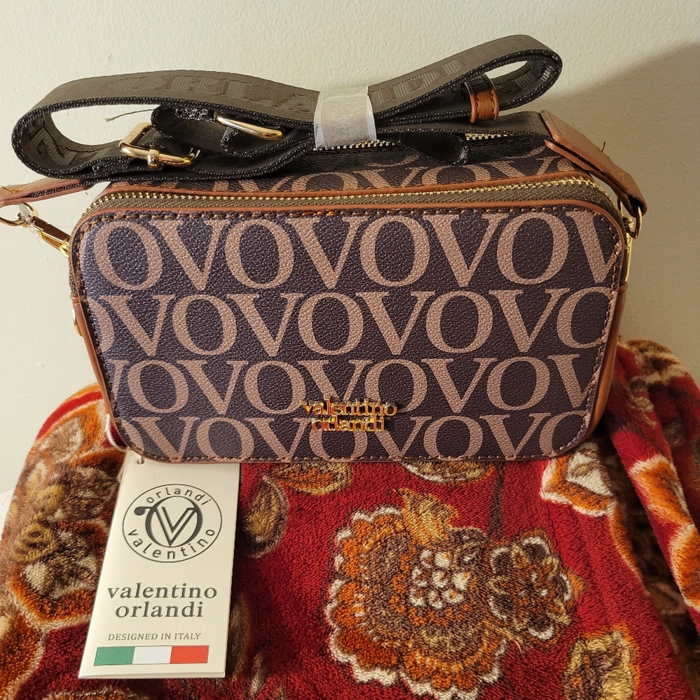 🇮🇹 Valentino Orlandi logo crossbody shoulder wide strap camera bag.  NWT.